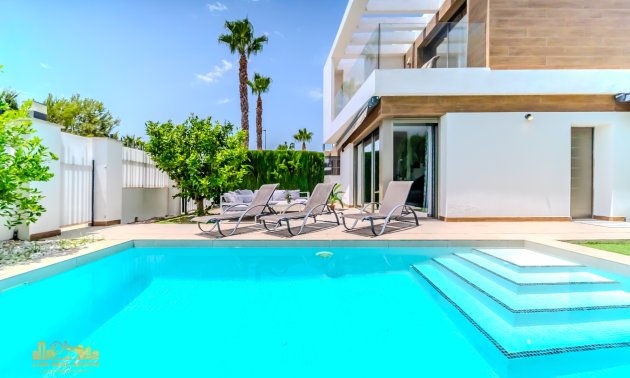 Resale - Villa -
Orihuela Costa - Villamartín