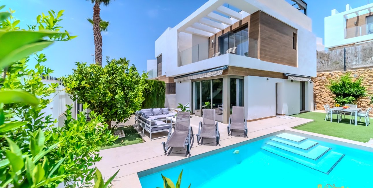 Resale - Villa -
Orihuela Costa - Villamartín