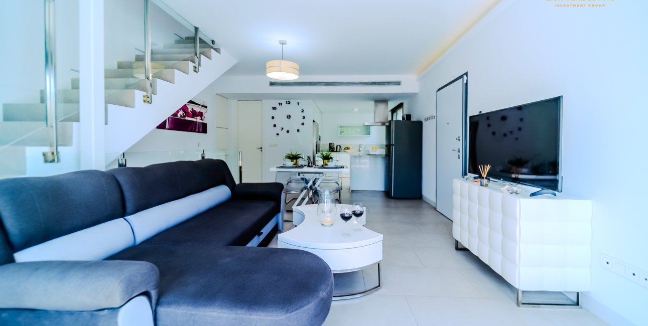 Resale - Villa -
Orihuela Costa - Villamartín