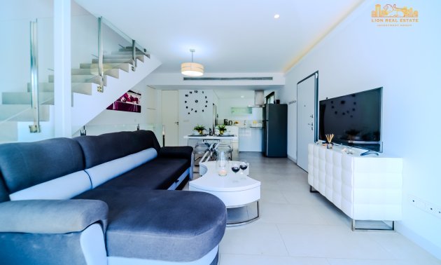 Resale - Villa -
Orihuela Costa - Villamartín