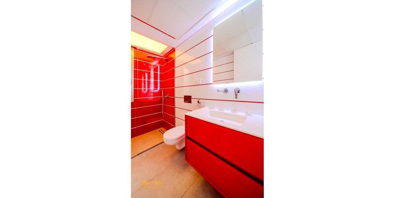 Resale - Villa -
Orihuela Costa - Villamartín