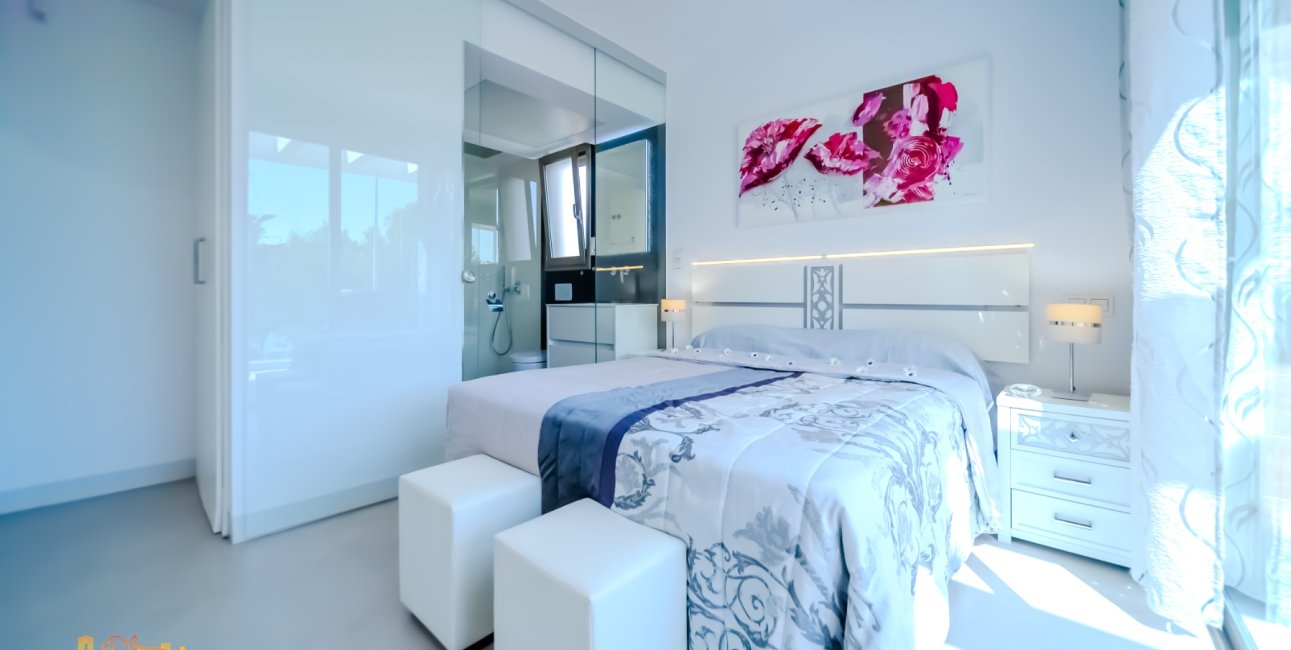 Resale - Villa -
Orihuela Costa - Villamartín