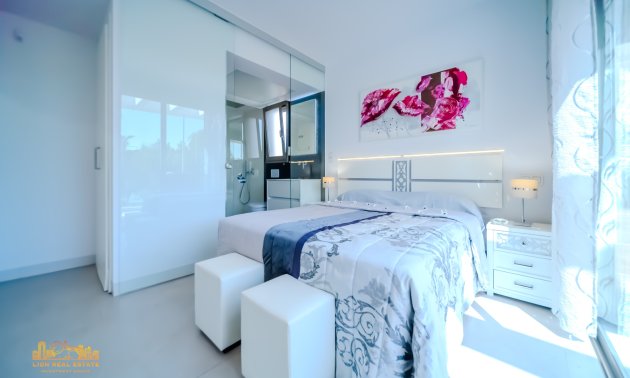 Resale - Villa -
Orihuela Costa - Villamartín