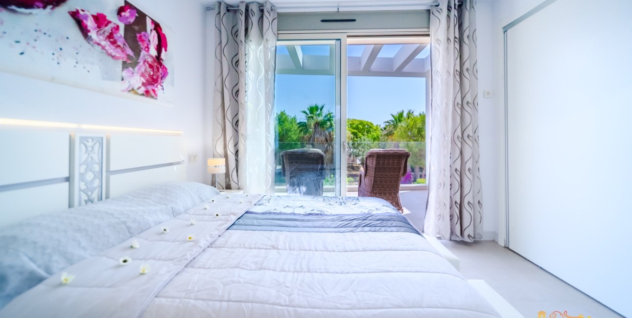 Resale - Villa -
Orihuela Costa - Villamartín