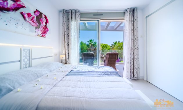 Resale - Villa -
Orihuela Costa - Villamartín