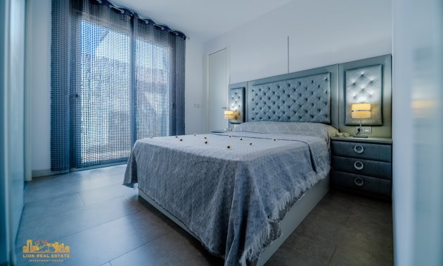 Resale - Villa -
Orihuela Costa - Villamartín