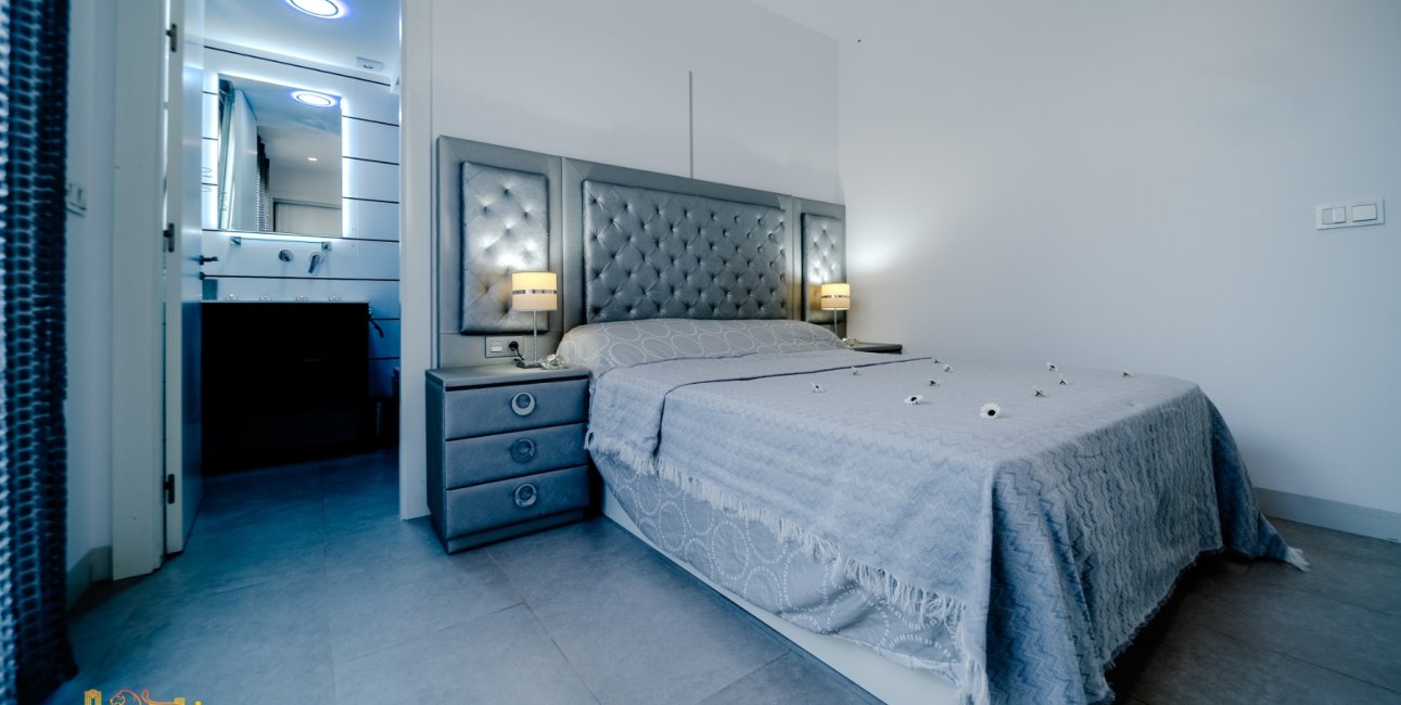 Resale - Villa -
Orihuela Costa - Villamartín