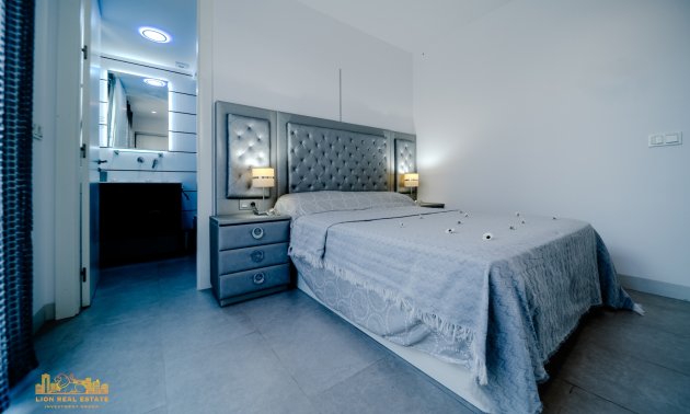 Resale - Villa -
Orihuela Costa - Villamartín