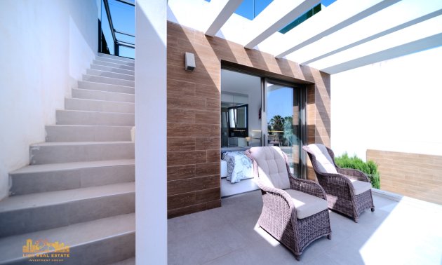 Resale - Villa -
Orihuela Costa - Villamartín