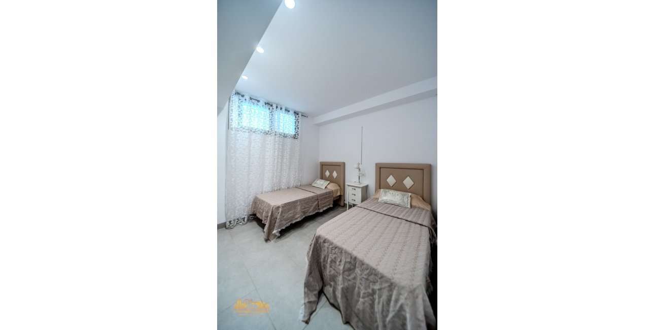 Resale - Villa -
Orihuela Costa - Villamartín