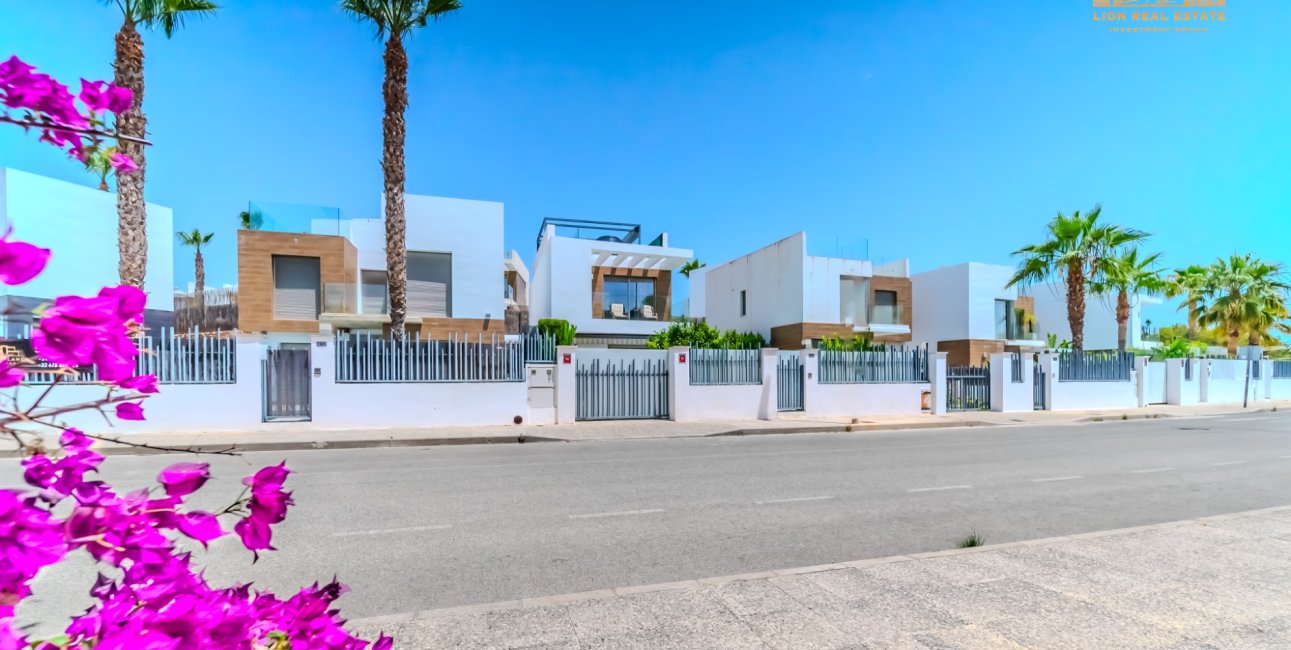 Resale - Villa -
Orihuela Costa - Villamartín