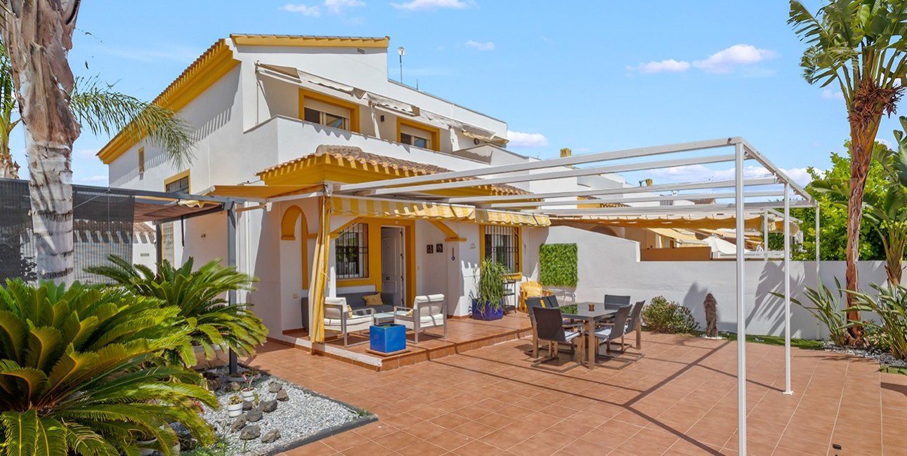 Resale - Villa -
Pilar de la Horadada - Pueblo Latino