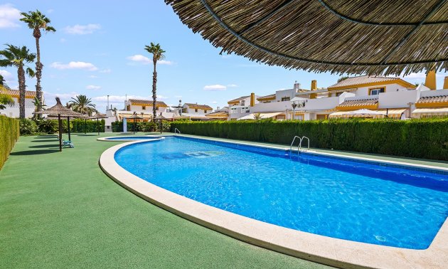 Resale - Villa -
Pilar de la Horadada - Pueblo Latino