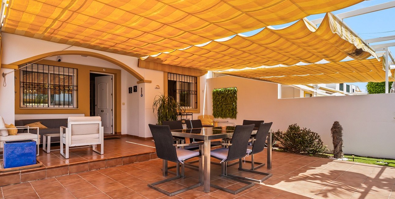 Resale - Villa -
Pilar de la Horadada - Pueblo Latino