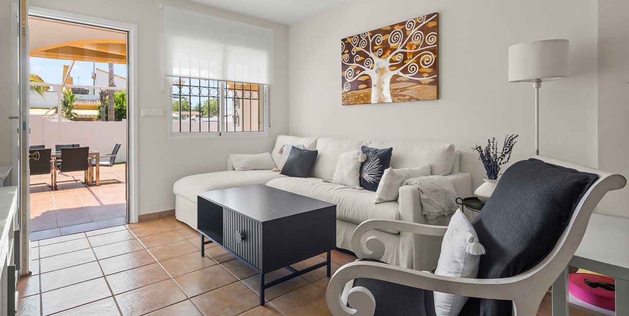 Resale - Villa -
Pilar de la Horadada - Pueblo Latino