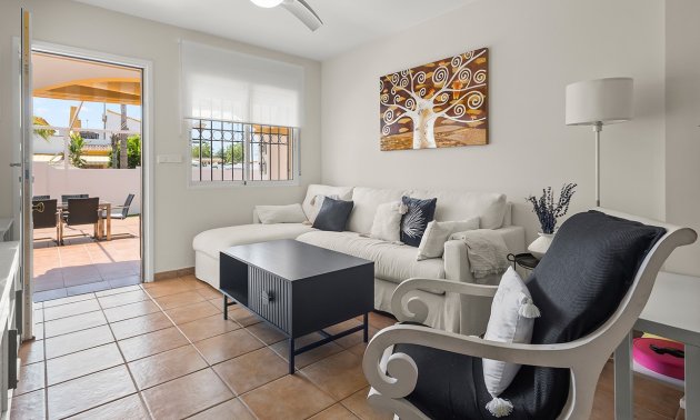 Resale - Villa -
Pilar de la Horadada - Pueblo Latino