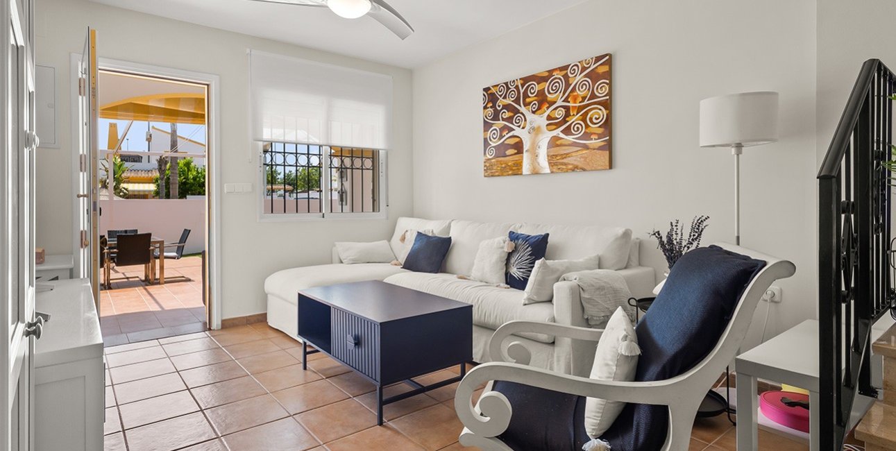 Resale - Villa -
Pilar de la Horadada - Pueblo Latino