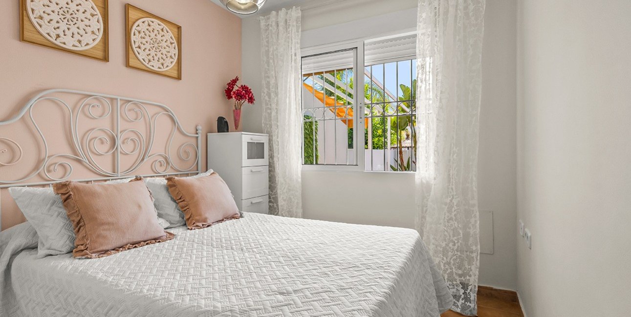 Resale - Villa -
Pilar de la Horadada - Pueblo Latino