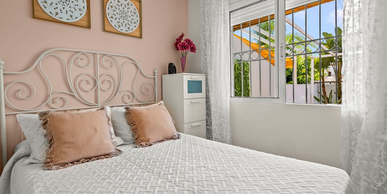 Resale - Villa -
Pilar de la Horadada - Pueblo Latino