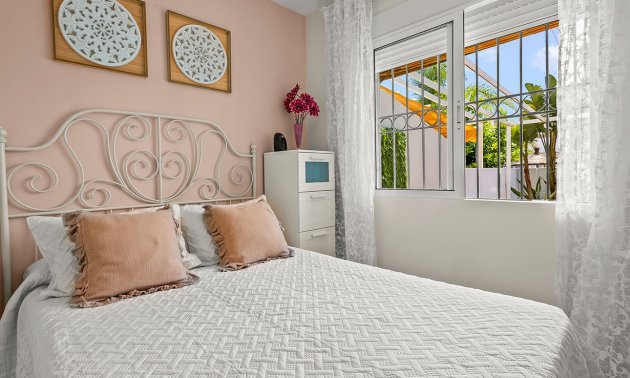 Resale - Villa -
Pilar de la Horadada - Pueblo Latino