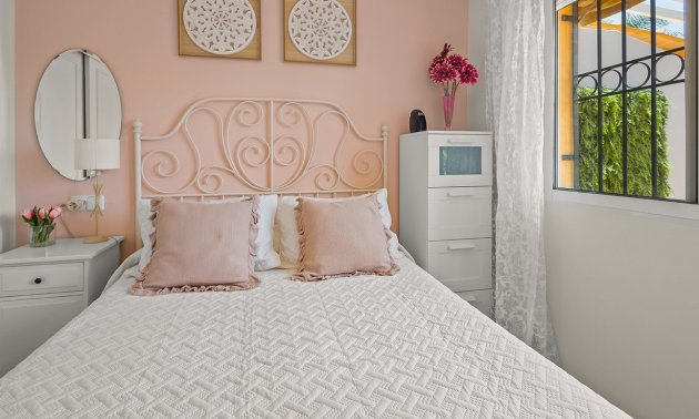 Resale - Villa -
Pilar de la Horadada - Pueblo Latino