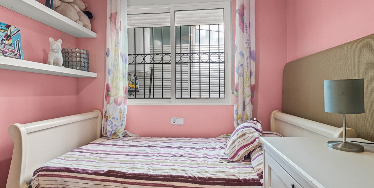 Resale - Villa -
Pilar de la Horadada - Pueblo Latino