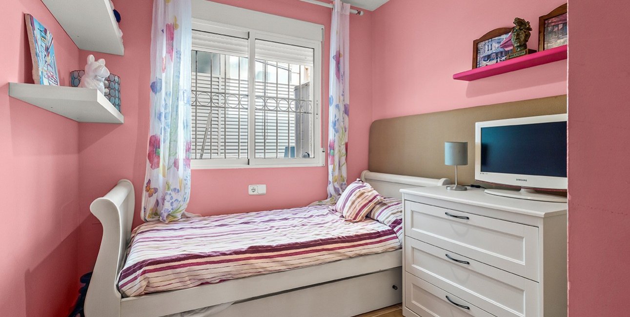 Resale - Villa -
Pilar de la Horadada - Pueblo Latino