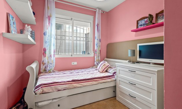 Resale - Villa -
Pilar de la Horadada - Pueblo Latino