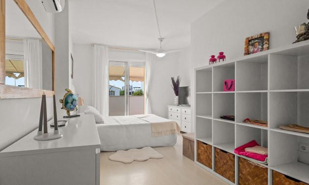 Resale - Villa -
Pilar de la Horadada - Pueblo Latino