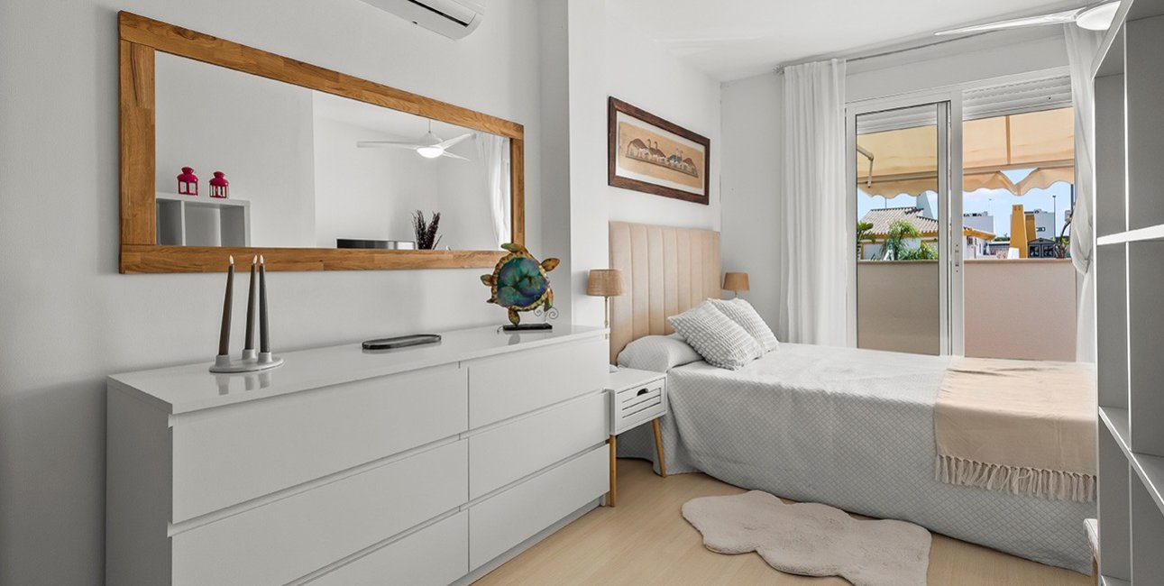 Resale - Villa -
Pilar de la Horadada - Pueblo Latino