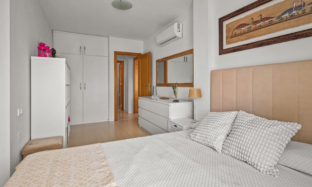 Resale - Villa -
Pilar de la Horadada - Pueblo Latino