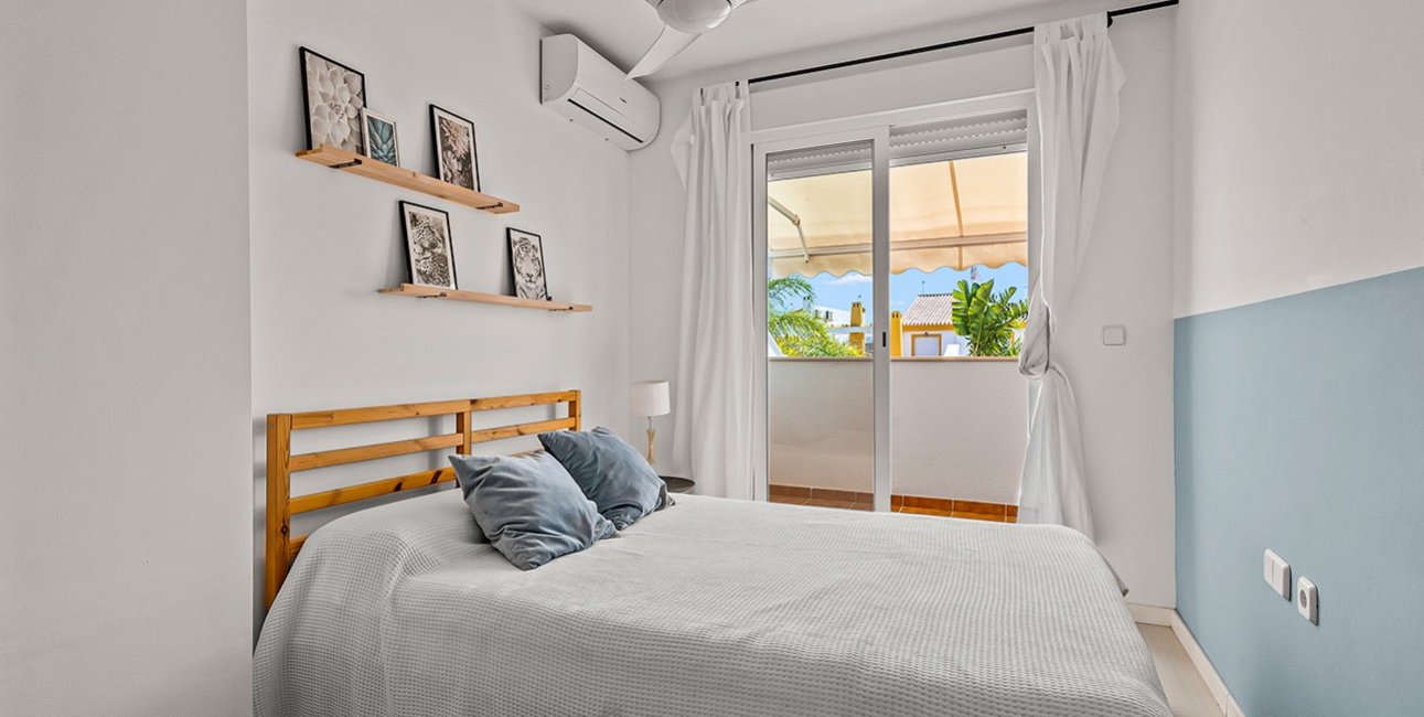 Resale - Villa -
Pilar de la Horadada - Pueblo Latino