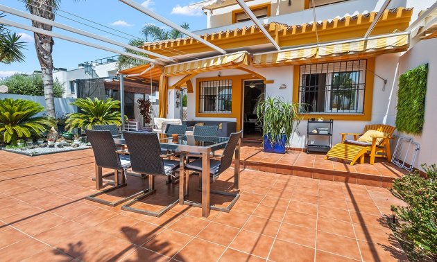 Resale - Villa -
Pilar de la Horadada - Pueblo Latino