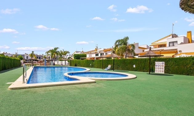 Resale - Villa -
Pilar de la Horadada - Pueblo Latino