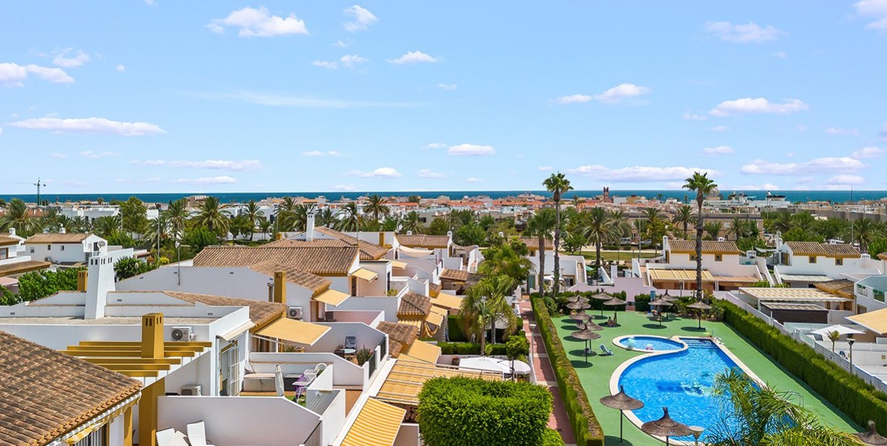 Resale - Villa -
Pilar de la Horadada - Pueblo Latino