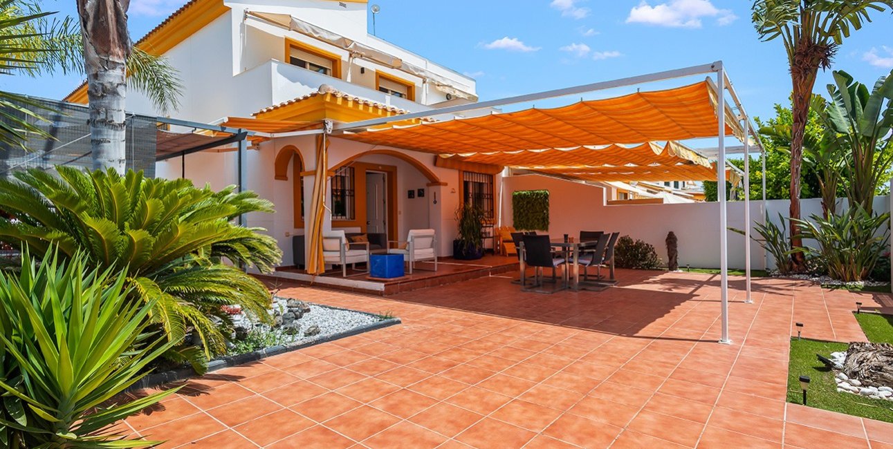 Resale - Villa -
Pilar de la Horadada - Pueblo Latino