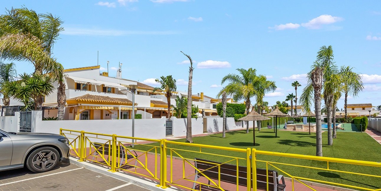 Resale - Villa -
Pilar de la Horadada - Pueblo Latino