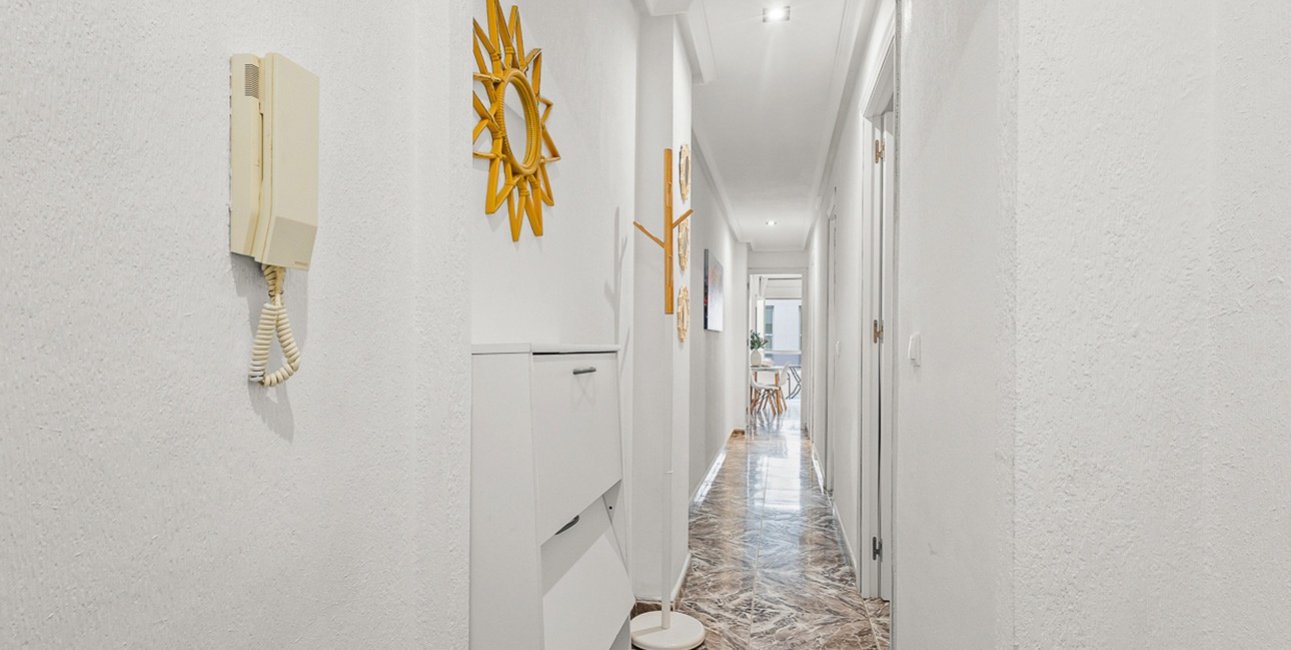 Resale - Apartment / flat -
Torrevieja - Playa del Cura