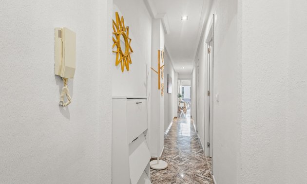 Resale - Apartment / flat -
Torrevieja - Playa del Cura