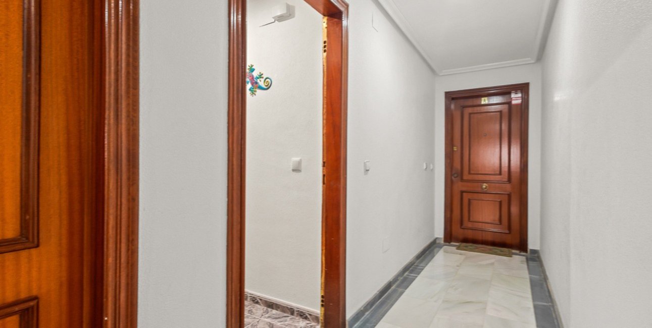 Resale - Apartment / flat -
Torrevieja - Playa del Cura