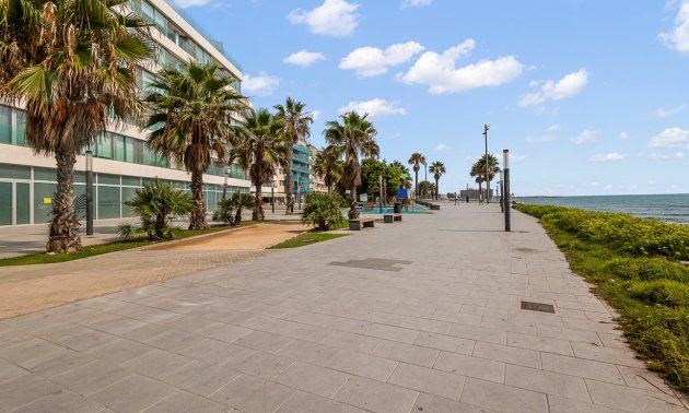 Resale - Apartment / flat -
Torrevieja - Playa del Cura