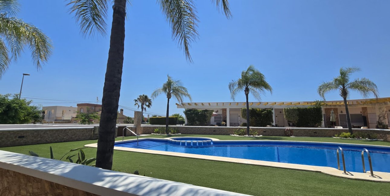 Resale - Townhouse -
Orihuela Costa - Mil Palmeras