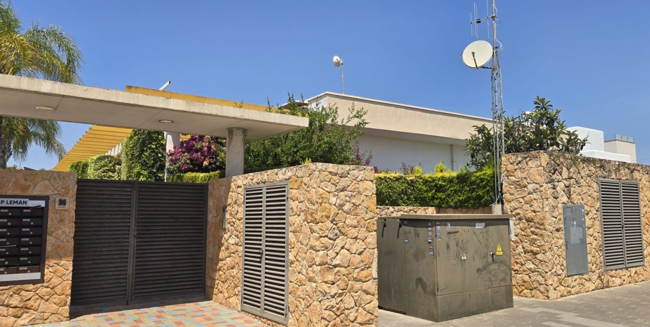 Resale - Townhouse -
Orihuela Costa - Mil Palmeras