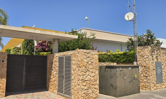 Resale - Townhouse -
Orihuela Costa - Mil Palmeras