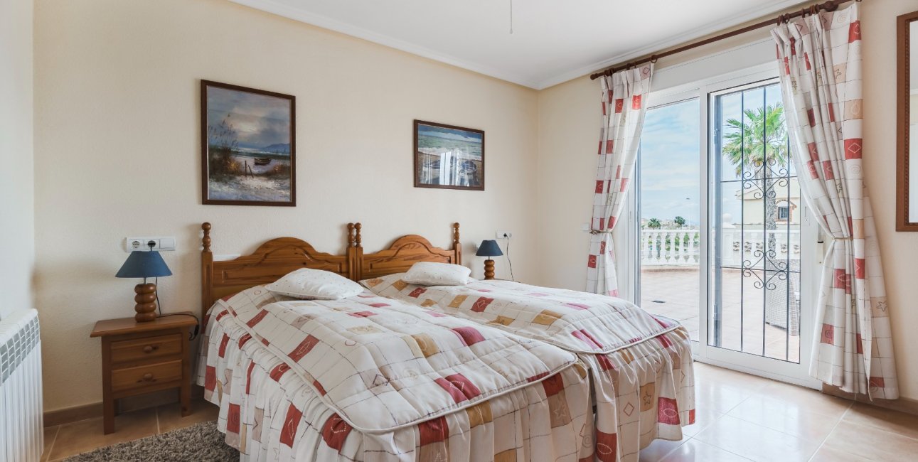 Reventa - Villa -
Gran Alacant - Monte y Mar