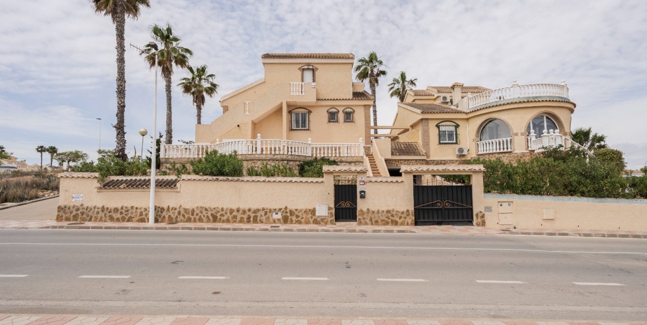 Reventa - Villa -
Gran Alacant - Monte y Mar