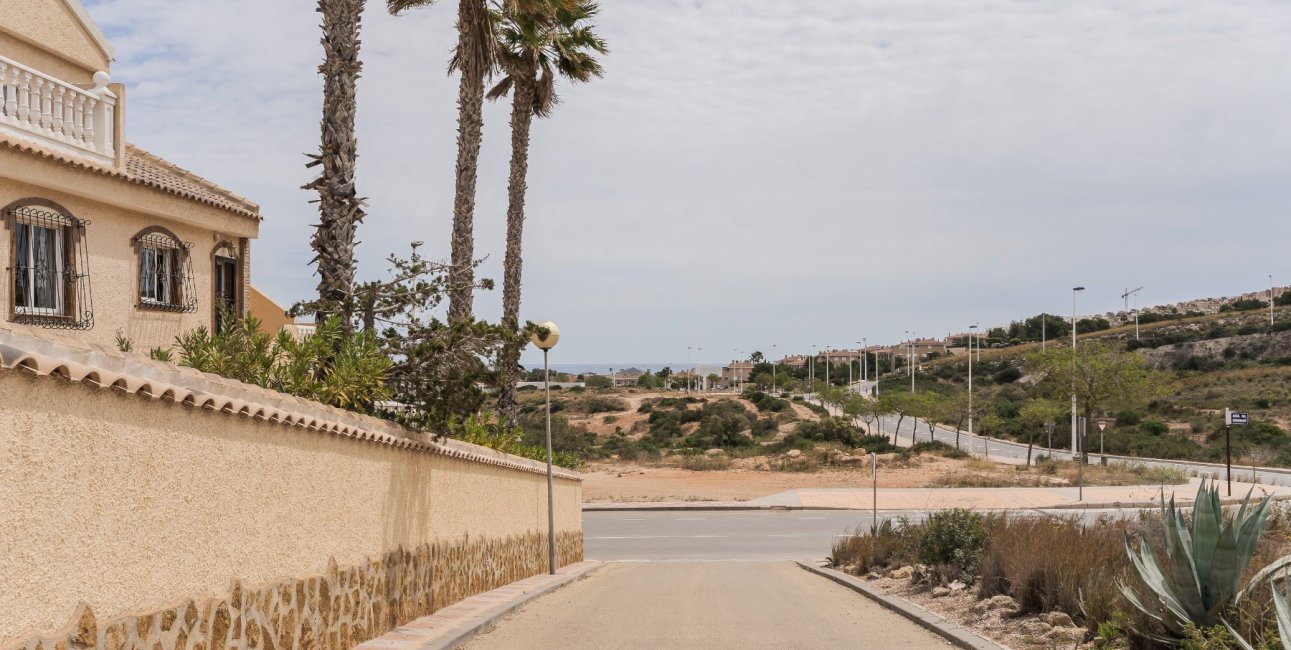 Reventa - Villa -
Gran Alacant - Monte y Mar