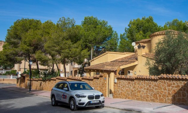 Resale - Villa -
Orihuela Costa - Res. Las Filipinas