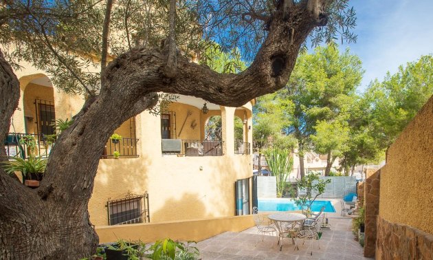 Resale - Villa -
Orihuela Costa - Res. Las Filipinas