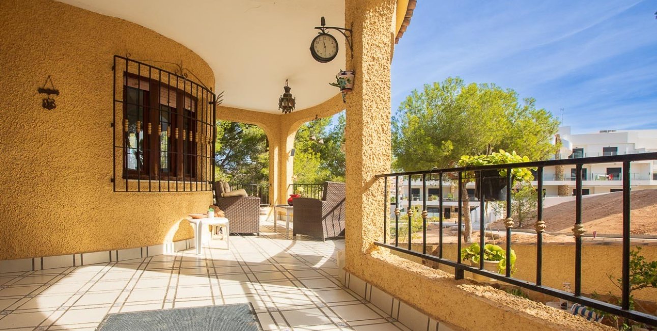 Resale - Villa -
Orihuela Costa - Res. Las Filipinas